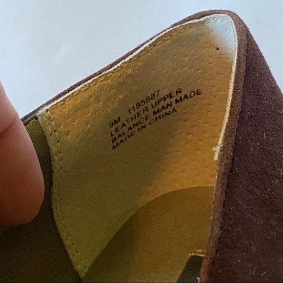 Elegant Array brown suede flats - super comfy - Picture 5 of 5